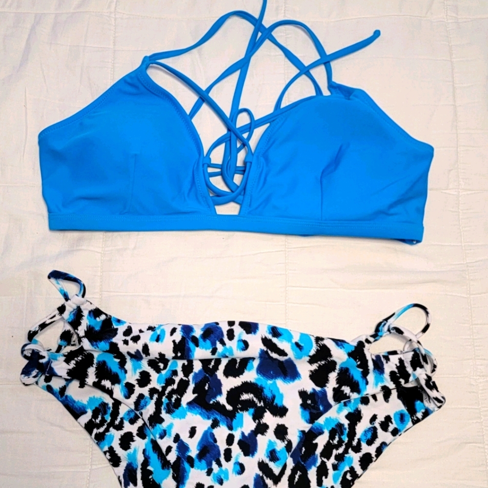 Bikini - Picture 2 of 4